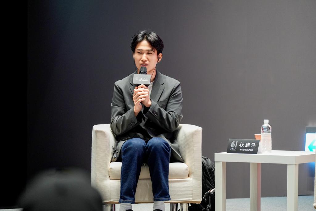 製作人秋建浩解析多廠牌結構,暢談跨國共同開發。(圖/集集娛樂提供)