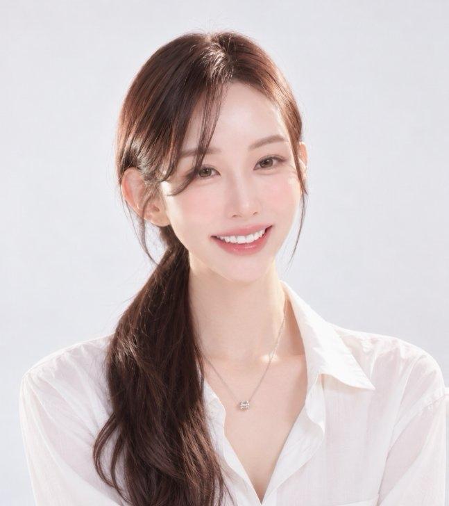 前女友A某正式公開長相,也將以TikTok直播主身分出道。(圖/翻攝自韓網)