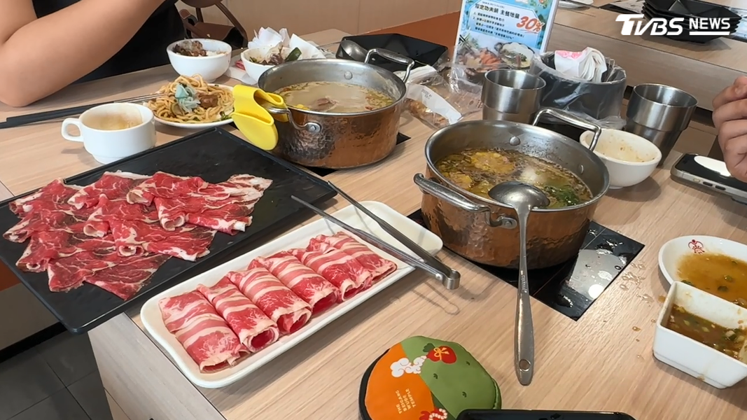 民眾認為這樣很方便,雖然店家眾多,但自己大部分還是固定到同一家用餐(圖/TVBS)