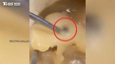 台中必比登推介肉圓驚見「豆子大小異物」!消費者懷疑是蟑螂卵鞘