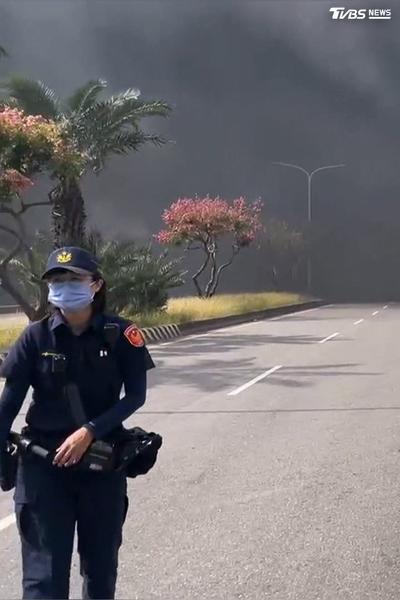 颱風薔琵狂風助燃!台中輪胎行濃煙遮路 苗栗育苗場也竄火