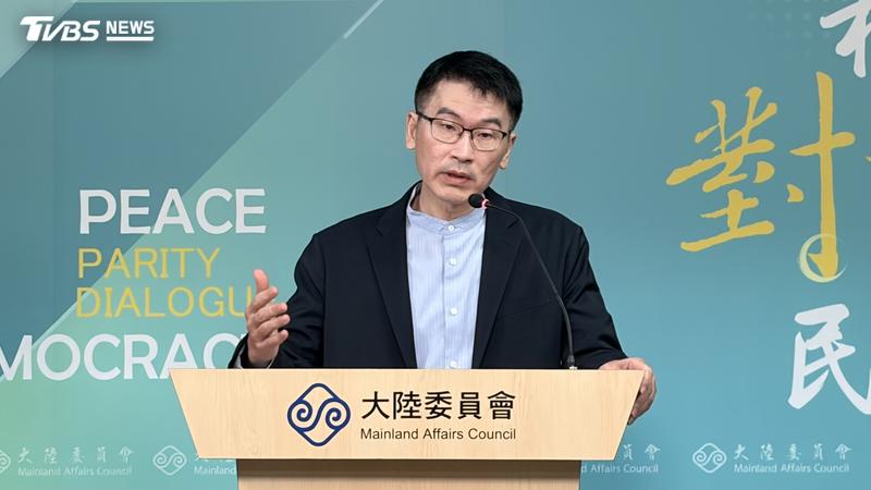 陸委會副主委梁文傑今日針對中國藝人張凌赫來台申請遭拒進行說明。(圖/傅乙珮攝)