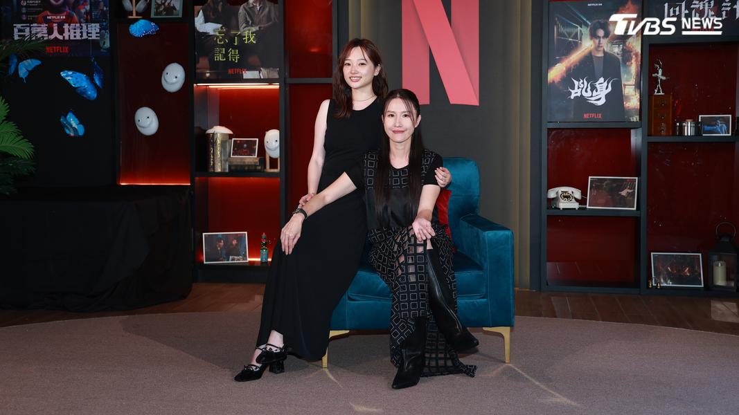 《如果我不曾見過太陽》製作人麻怡婷(右)、演員蔡喬菲。(圖/黃城碩攝)