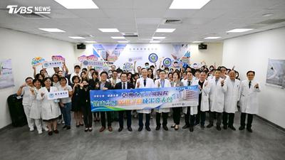 機器人送藥、VR練抽血 醫院智慧醫療亮點一次看
