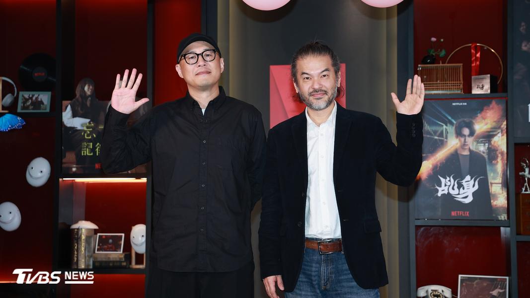 《乩身》導演管偉傑(左)、導演賴俊羽。(圖/黃城碩攝)