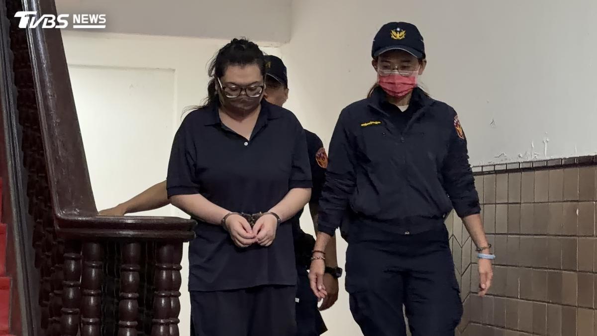 勘驗夾死所長畫面!女毒蟲辯「閃車撞護欄」 劉父斥鬼扯:只求死刑