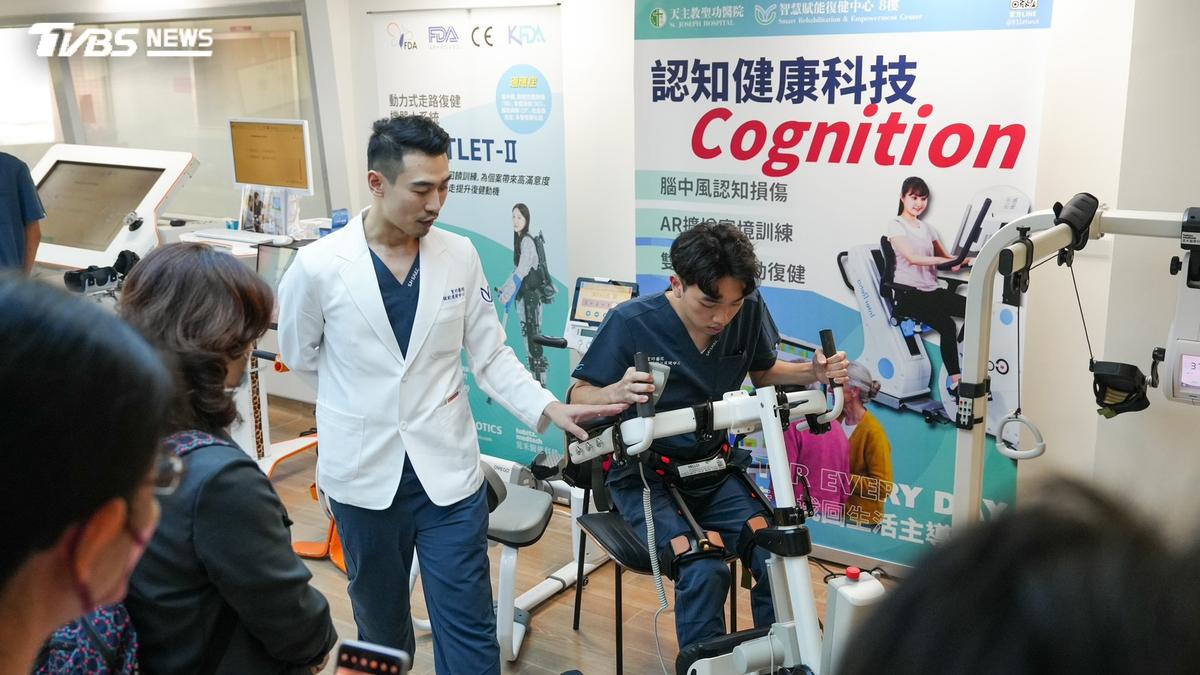 電影《鋼鐵人》裝備搬進醫院?全台首座「AI 機器人復健中心」在高雄