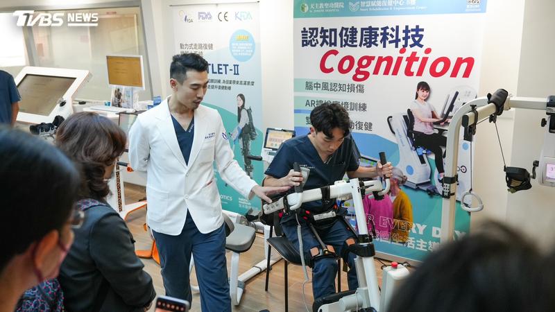全台首座「智慧賦能復健中心」落腳高雄聖功醫院。(圖/TVBS)
