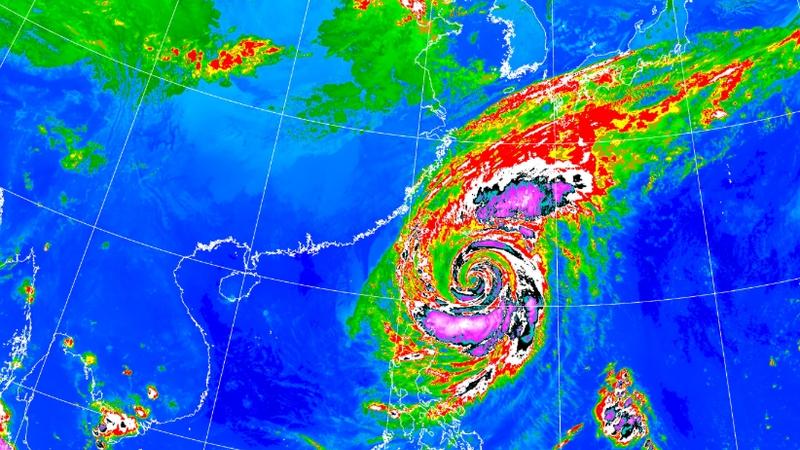 颱風「薔琵」路徑直撲台灣。(圖/翻攝自中央氣象署官網)