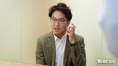 獨/沈伯洋忙選戰!老婆驚「選台北市長」竟忘算塔羅 韌帶受損復健1年「足弓慘況」曝
