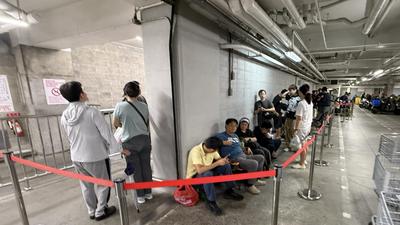 頂颱風排2天!好市多iPhone Duo開賣 內湖店5分鐘秒殺