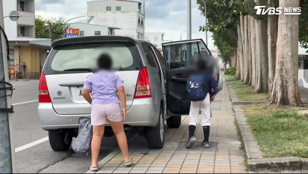 台東縣府於清晨5點58分緊急宣布全縣停班停課,突如其來的決定讓偏遠地區家長措手不及(圖/TVBS)