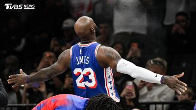 NBA/詹姆斯唱國歌熱身遭川普轟「恥辱」 淡定回:沒新聞報?