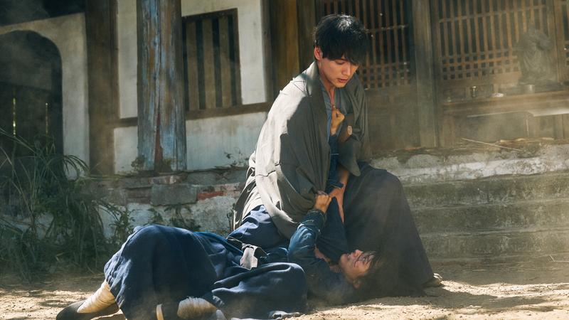 福士蒼汰在《花臉貓:修羅道》中與韓寧激烈血戰。(圖/壹壹喜喜提供)