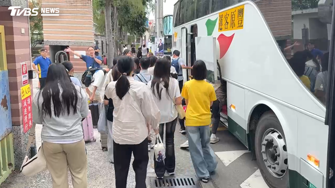 南投延和國中同樣遇上颱風攪局,所幸延和國中的遊樂園行程安排在第一天,同學們並未留下太大遺憾(圖/TVBS)