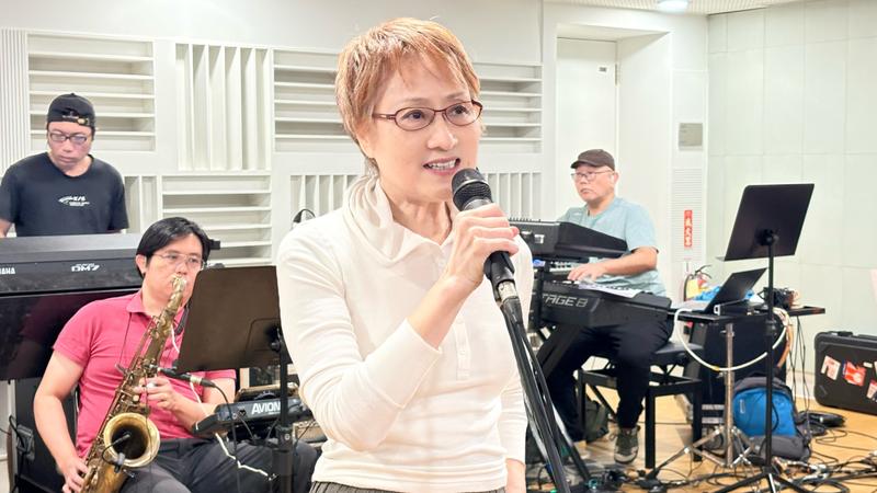 尤雅開唱前夕前進高流場勘喊話歌迷「期待與老朋友相見!」。(圖/全球音樂經紀提供)
