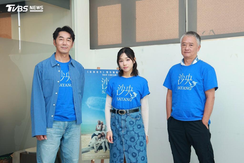 湯詠絮（中）與戲裡的爸爸李李仁（左）與導演親爸湯湘竹。（圖／黃城碩攝）