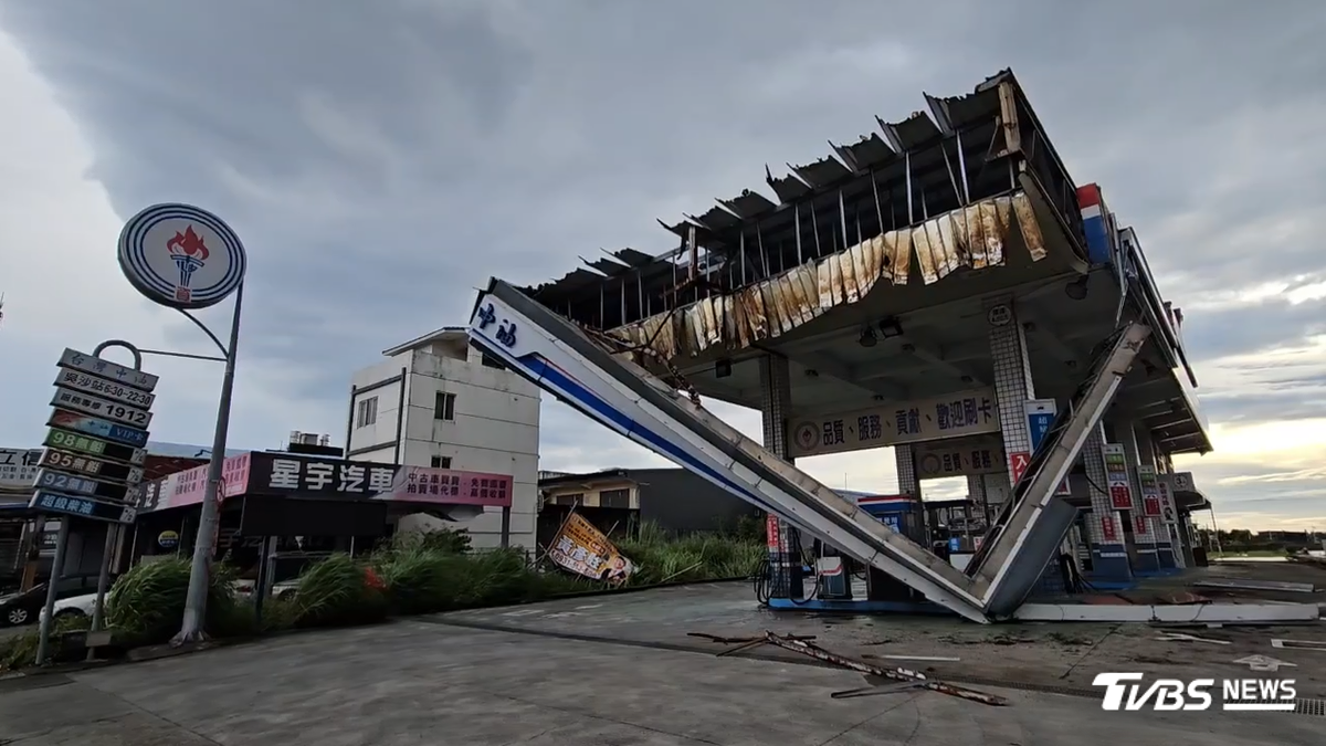 颱風原地打轉!宜蘭路樹砸車災情慘