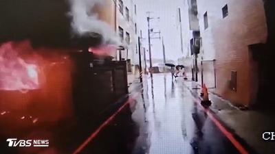 快訊/桃園鐵皮民宅起火燃燒!71歲翁被救出「已無呼吸心跳」
