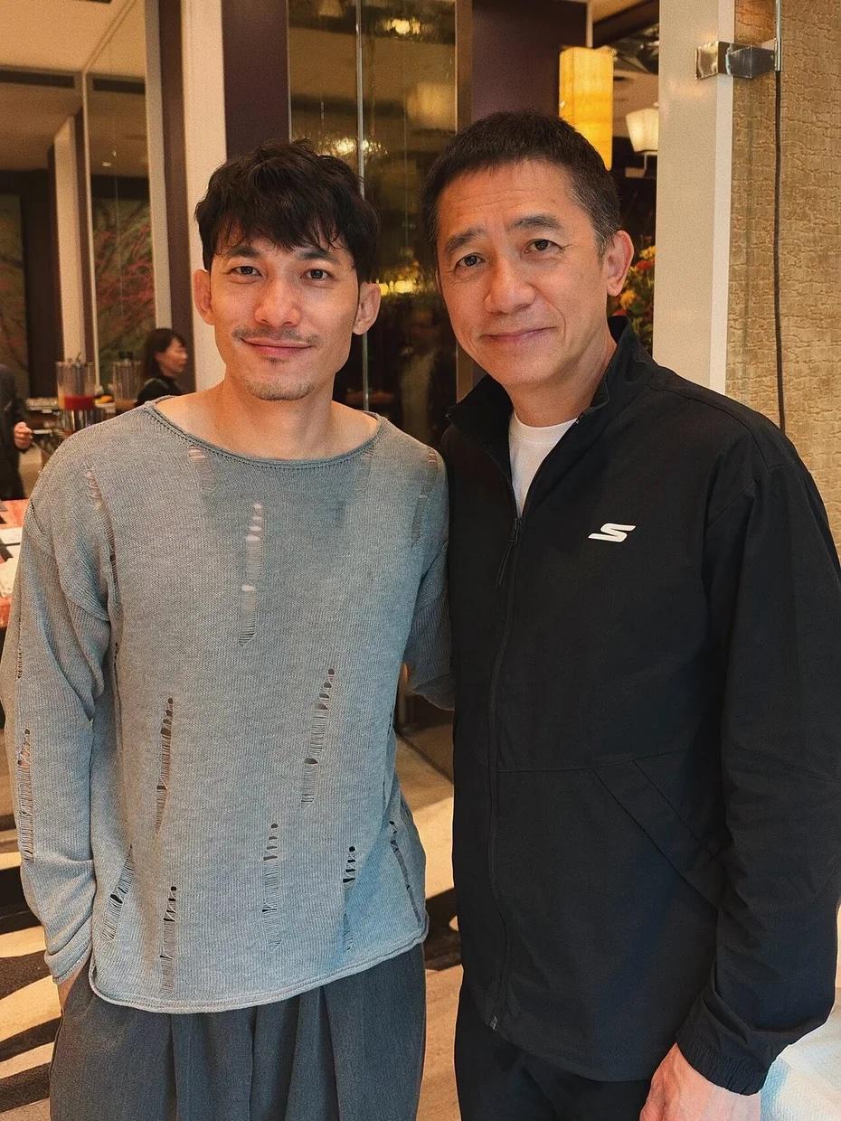 金鐘影帝、越南男星連炳發來台參加金鐘獎,在下榻翻店巧遇金馬影帝梁朝偉。(圖/翻攝自臉書)