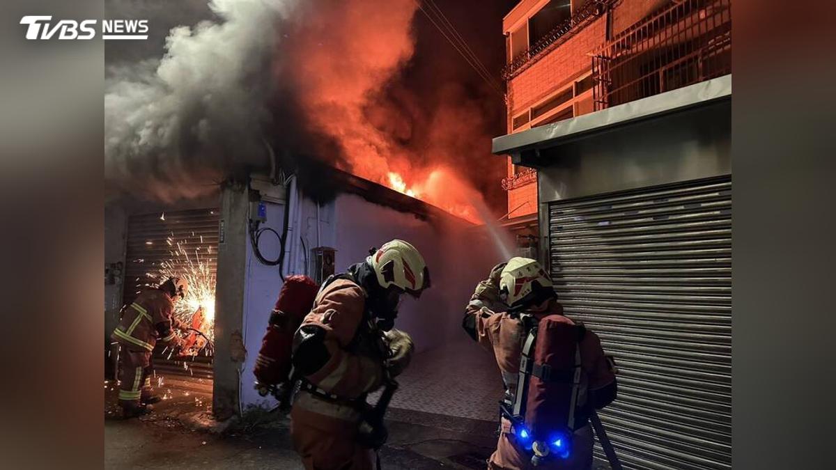 新竹市出租套房深夜大火連燒!警消搶救11人 3人嗆傷送醫