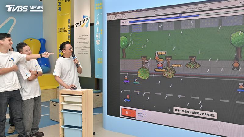 蔣萬安競選總部開箱,同時公開《颱風大作戰—病樹清除隊》互動遊戲。(圖/胡瑞麒攝)