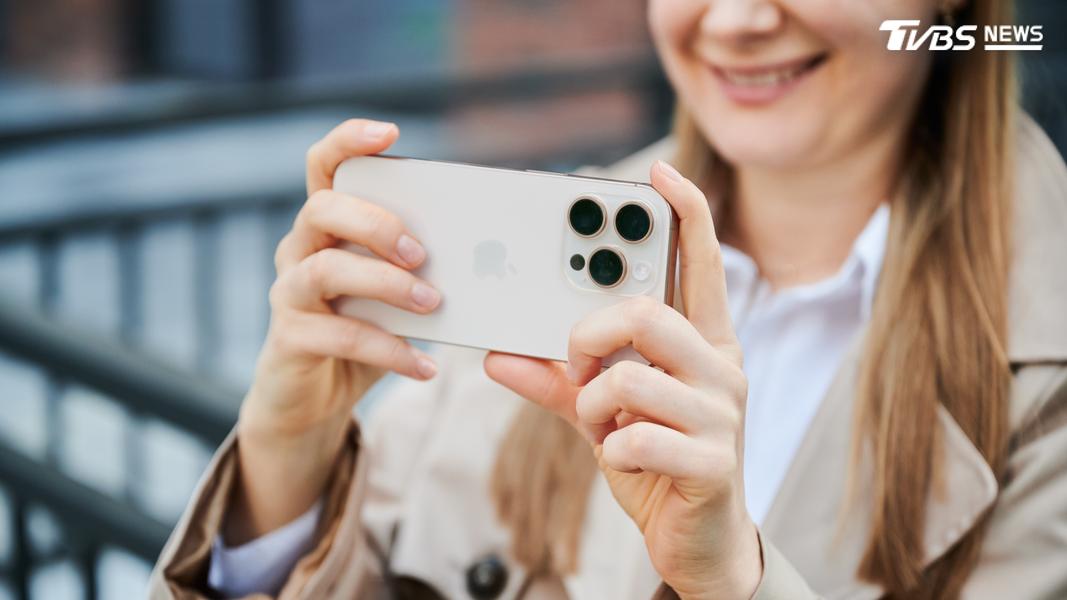 iPhone 目前全面依賴 OIS和閉路式自動對焦技術(圖/Shutterstock達志影像)