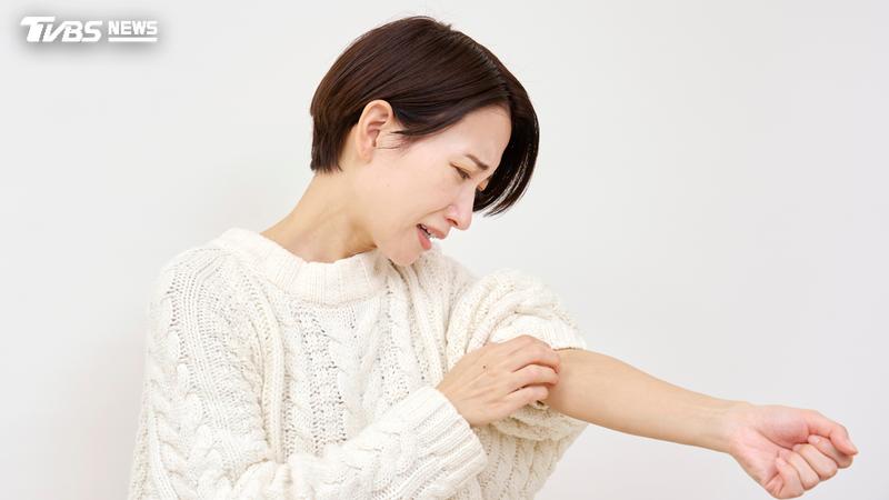 睡眠不佳會導致心火過旺,因此消失的蕁麻疹又復發。(示意圖/Shutterstock達志影像)