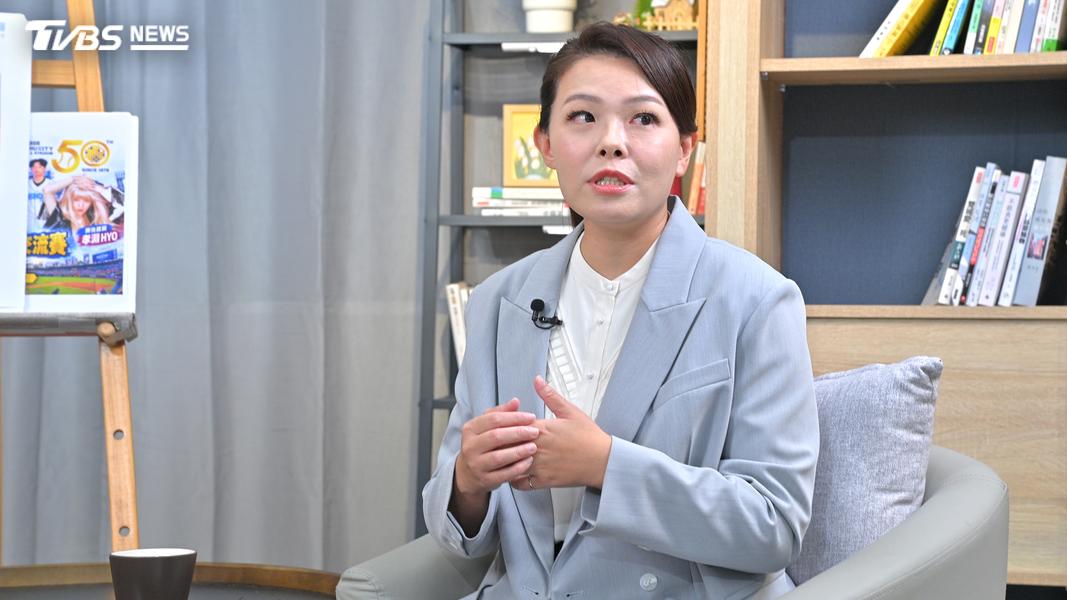 新竹市長高虹安接受《新聞大白話》主持人譚伊倫專訪。(圖/胡瑞麒攝)