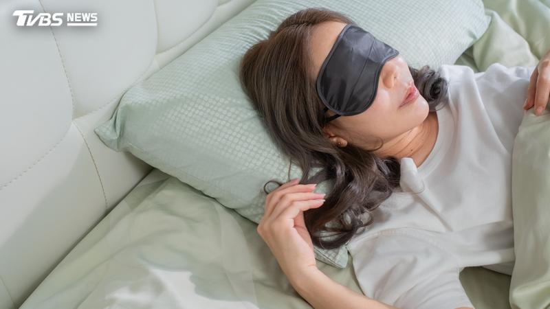 減肥除了少吃、多運動,還有很常被忽略的是「睡眠」。(示意圖/Shutterstock達志影像)