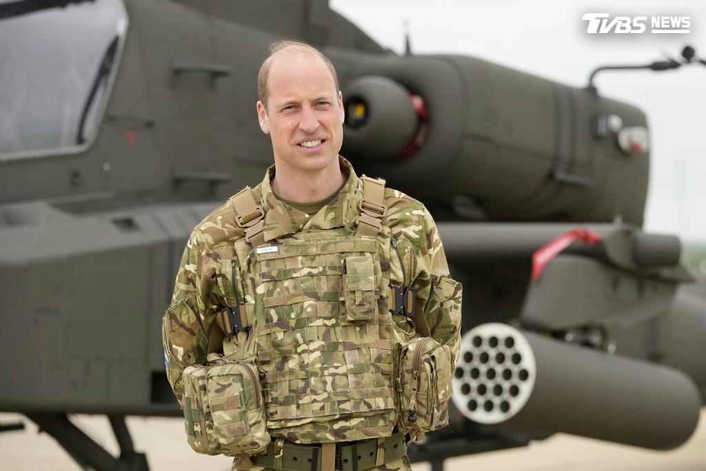 威廉王子在投入全職王室公務前，曾任英國皇家空軍搜救直升機飛行員及空中救護直升機飛行員。（圖／達志影像美聯社）