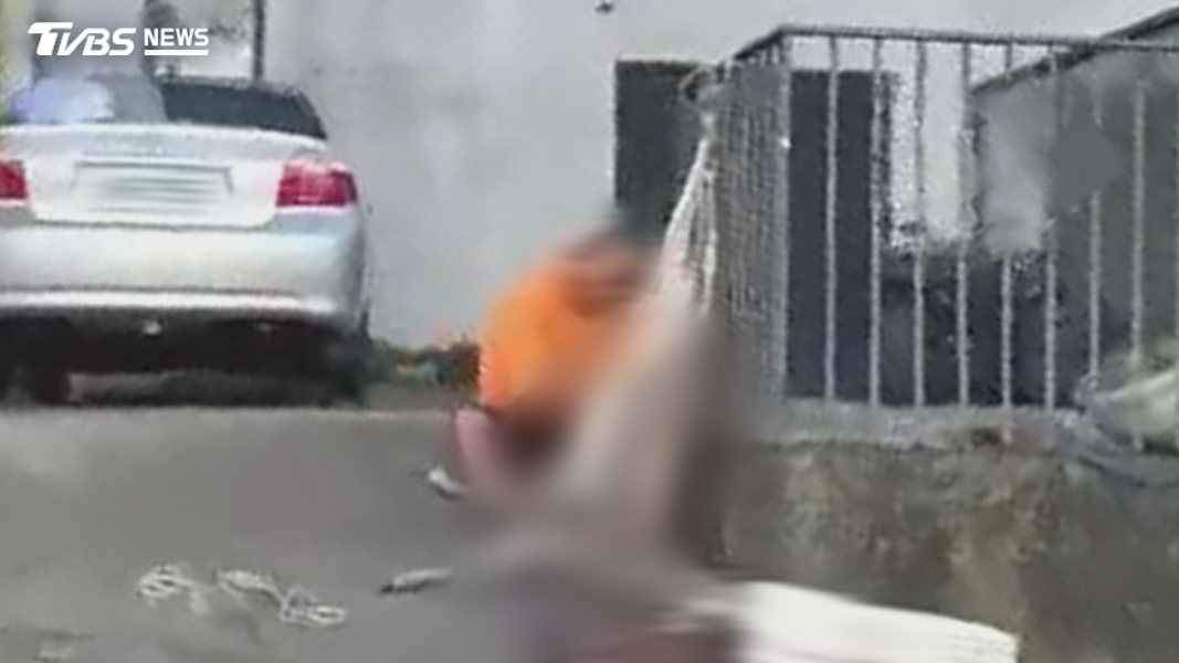 宋姓男子到案後辯稱,這隻梅花鹿是先被車輛撞死,他才將其撿回家。(圖/民眾提供)