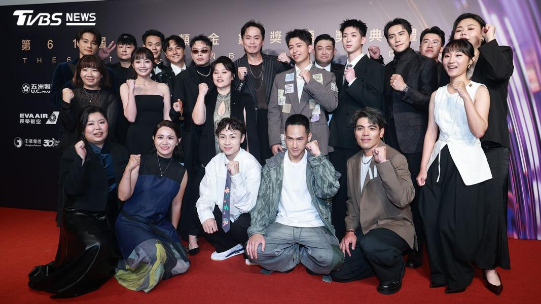 《九條好漢在一班》團隊一起踏上紅毯(圖/TVBS娛樂組攝)