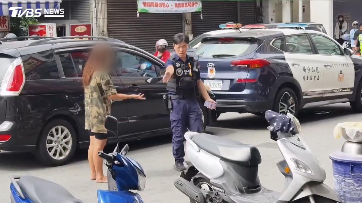 高雄夜市半天3車禍 警車也遭殃