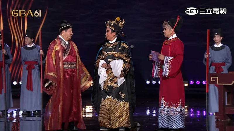 左起胡瓜、陳亞蘭、歐漢聲主持的《週末最強大》奪得綜藝節目獎。(圖/翻攝自YouTube)