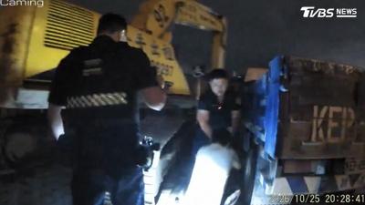 樹林越籍男騎車被攔「一吹0.59」 狂奔躲砂石車車底