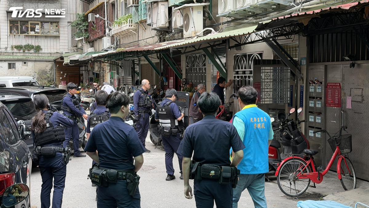 快訊/蘆洲驚傳槍響!男子持刀揮砍 警鳴2槍對峙中