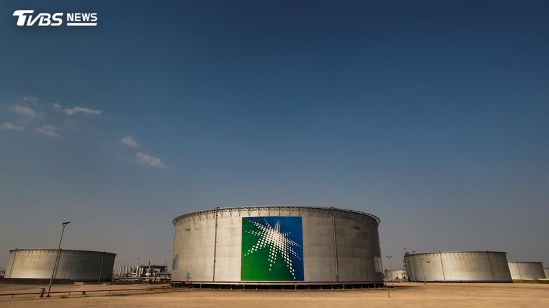 沙烏地阿美石油公司(Saudi Aramco)位於阿布蓋格(Abqaiq)的儲油罐。 (圖/達志影像路透社)