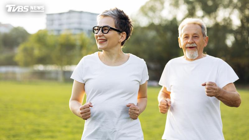 有氧運動能夠有效幫助癌症照護。(示意圖/Shutterstock達志影像)