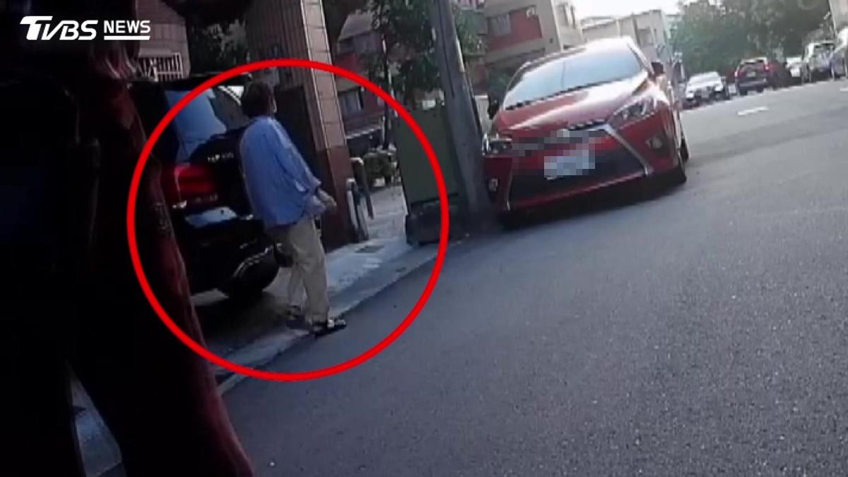 老婆婆被罵到不敢動!台中「愛告人夫妻」先生跟拍挑釁 她用魔法對付魔法反制