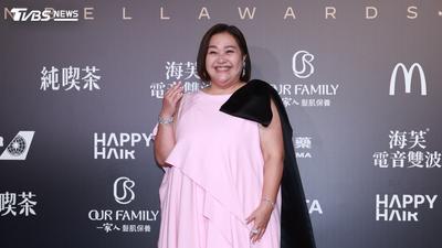 金鐘61/鍾欣凌可愛「粉紅豬」突圍紅毯 肖想床戰許光漢:我等你