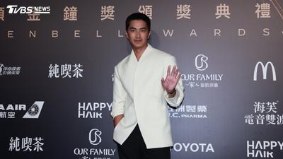 金鐘61/黑到發光!曾敬驊獨樹一格帥到翻 上演和解石知田
