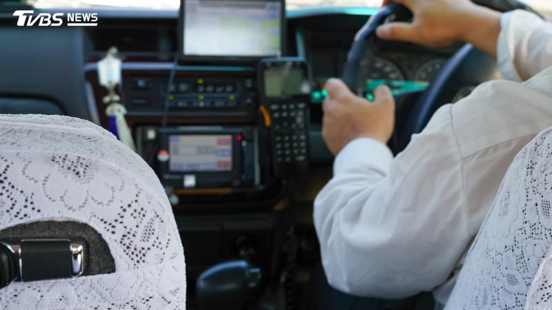 東京一位計程車司機日前涉嫌性侵一名酒醉女乘客,遭警方逮捕後仍否認犯行。(示意圖,非當事人/Shutterstock達志影像)