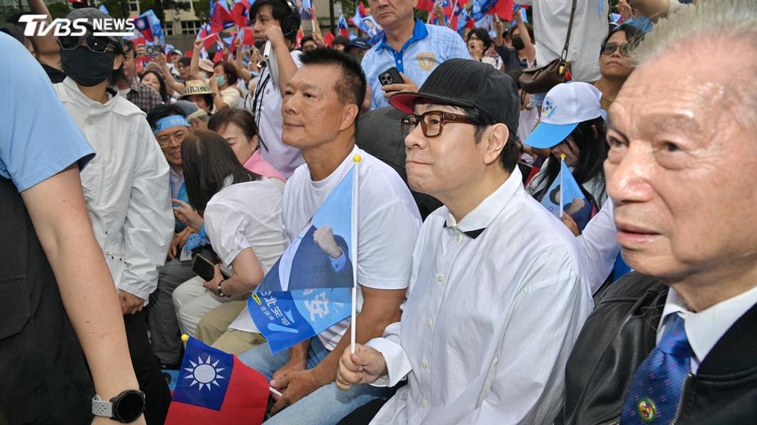 蔡康永現身蔣萬安競選總部成立大會。(圖/胡瑞麒攝)