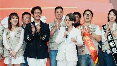 蕭美琴抽考「戒慎恐懼」英文卡關!沈伯洋組女力後援會搶台北