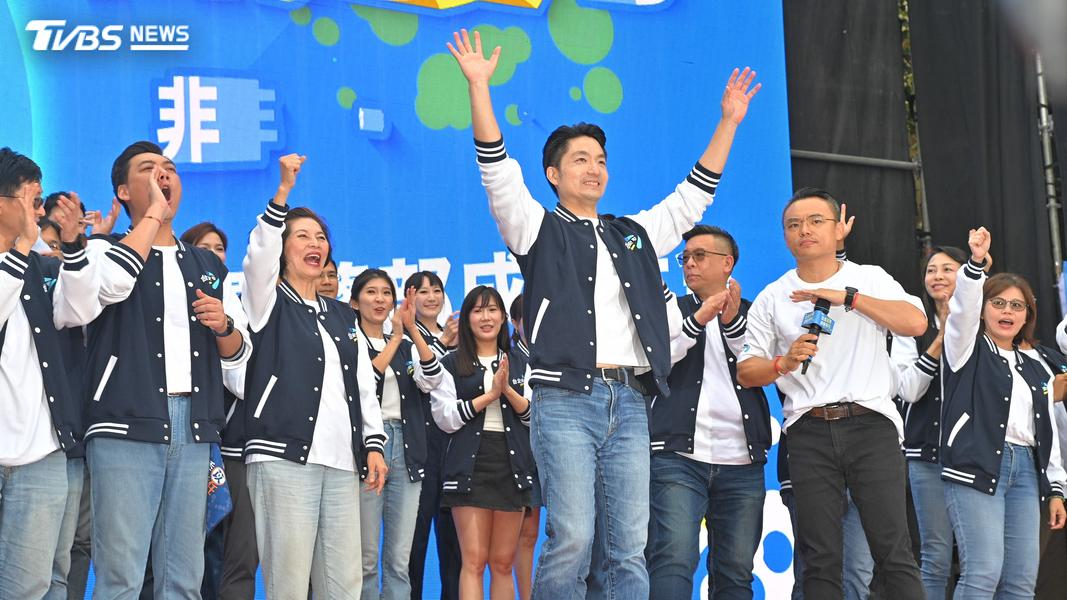 台北市長蔣萬安今競總成立大會,現場據稱湧進破五萬人。(圖/胡瑞麒攝)