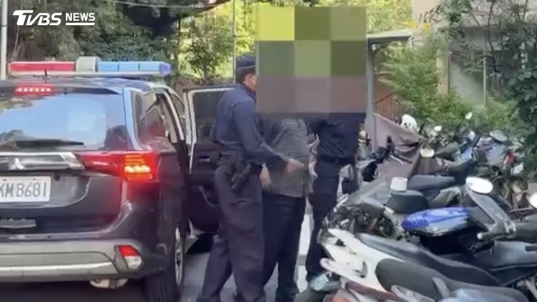 嫌犯遭警方逮捕送辦。(圖/TVBS)