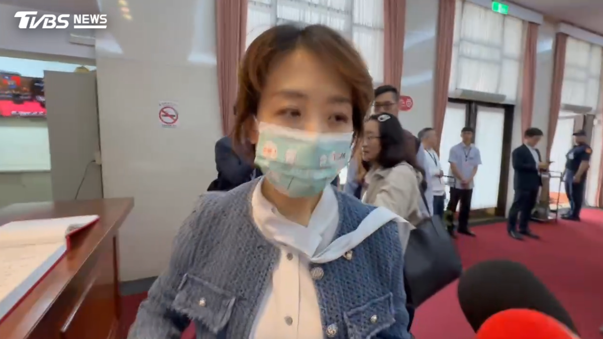 僑委會被控花公帑歡送徐佳青 代理委員長李妍慧首露面不發一語
