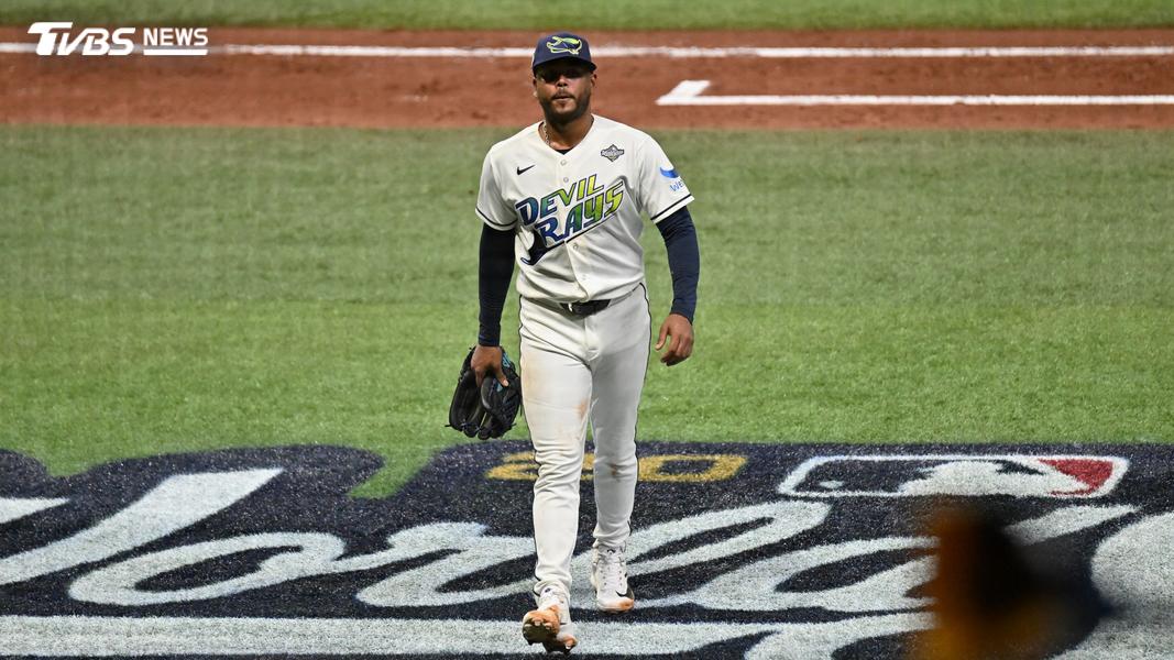 美聯冠軍戰MVP Freddy Peralta投不滿5局,加上牛棚守不住,狂失5分退場。(圖/達志影像路透社)