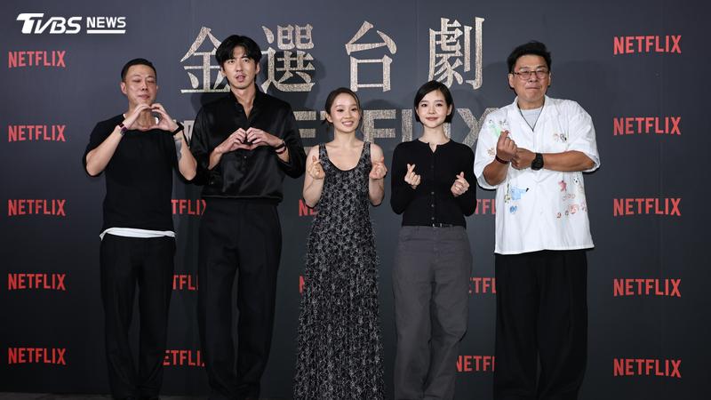 左起《回魂記》製作人楊庭愷傅孟柏、方郁婷、林廷憶、導演許肇任。(圖/張哲鳴攝)